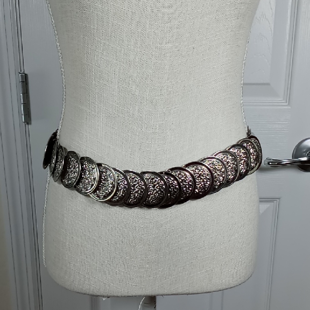 Silver Tone Metal Fishscale/ Round Disks Belt On Elastic Stretch Backing